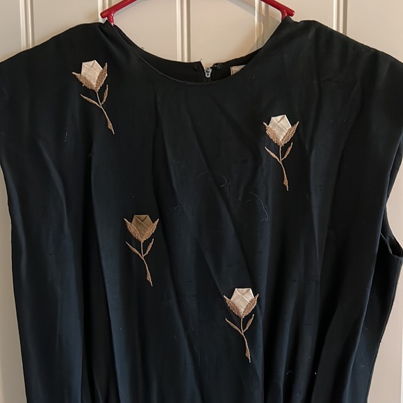 Vintage 1950’s Black Sheath Dress With Fabric Flowers Medium - Picture 2 of 6